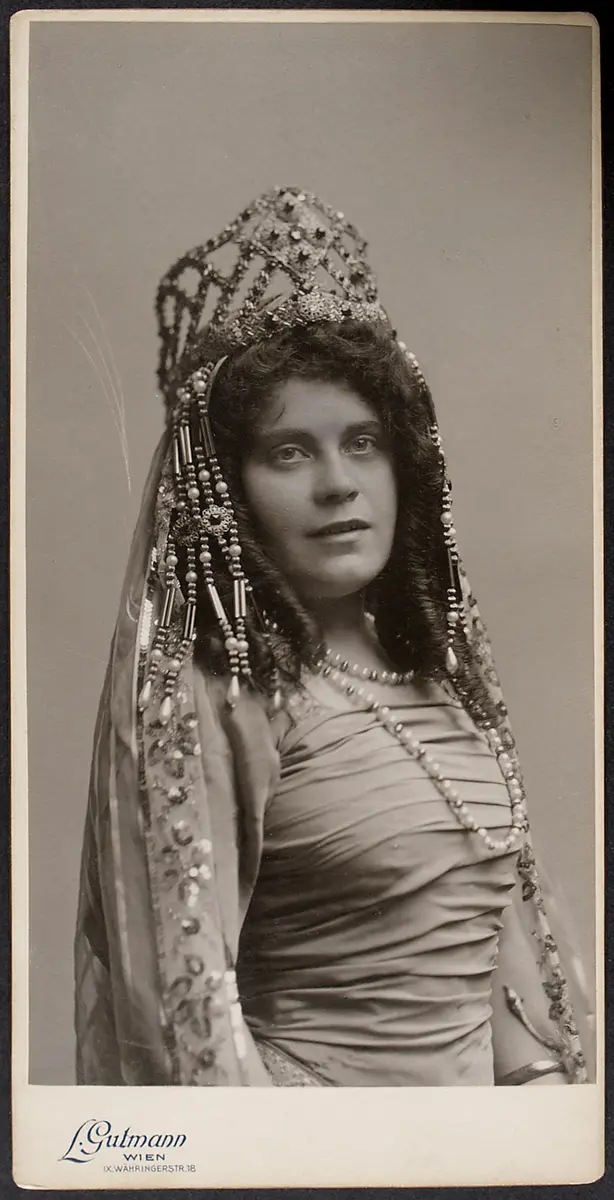 Annie Rosar