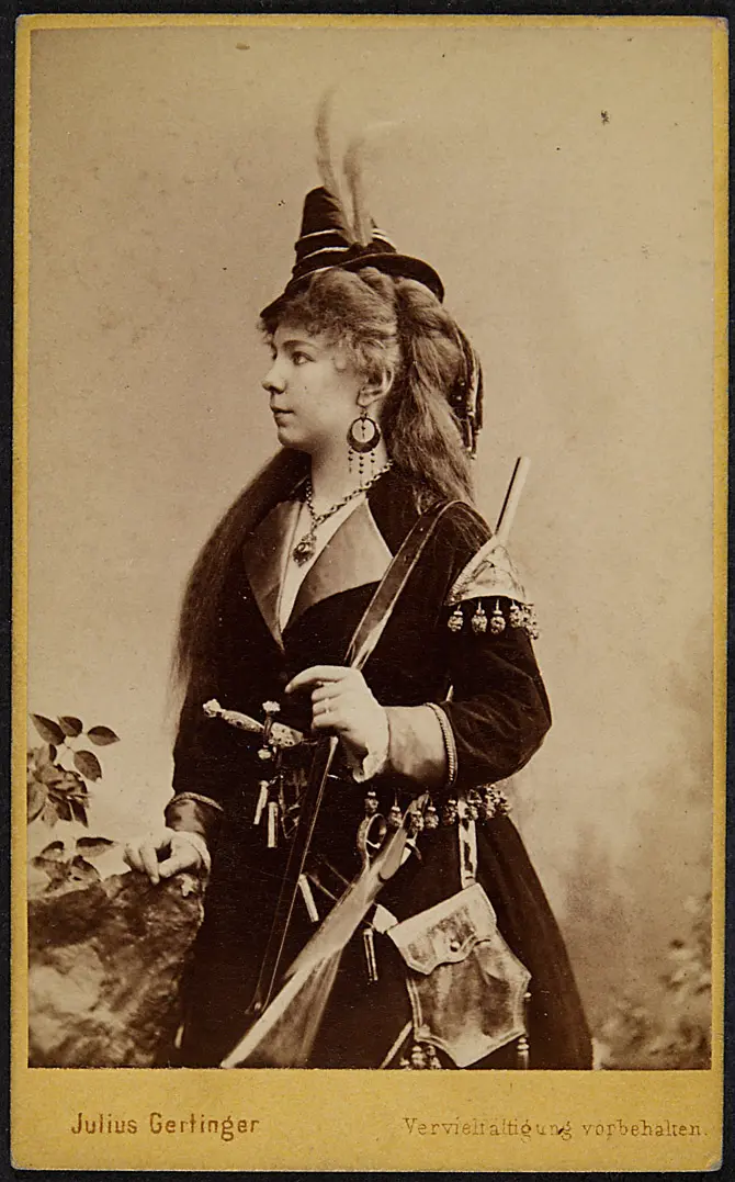 Bertha Olma, Verweis auf Stücktitel: Die Banditen