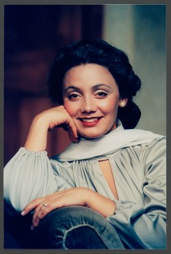 Ann McKee, Verweis auf Stücktitel: Blithe Spirit