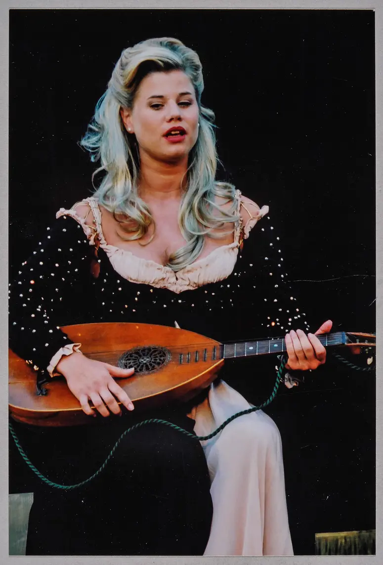 Alexandra Seefisch, Verweis auf Stücktitel: Becket oder die Ehre Gottes