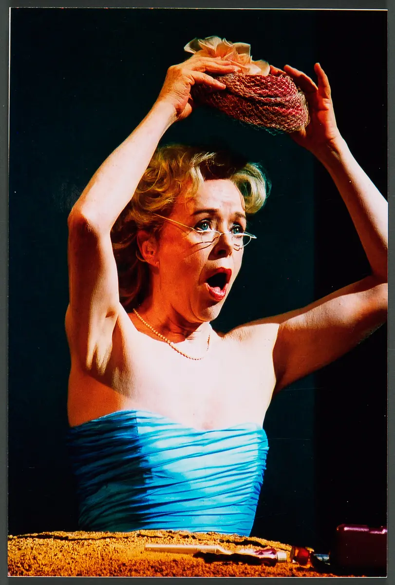 Jutta Lampe, Verweis auf Stücktitel: Glückliche Tage