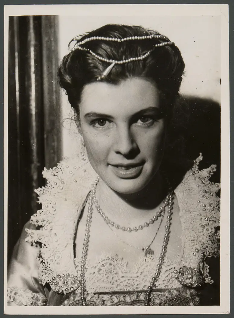 Inge Leddihn, Verweis auf Stücktitel: Elisabeth und Essex