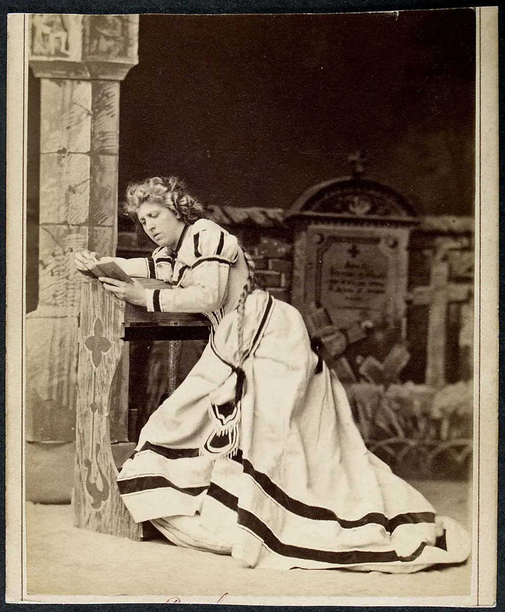 Olga Lewinsky-Precheisen, Verweis auf Stücktitel: Faust