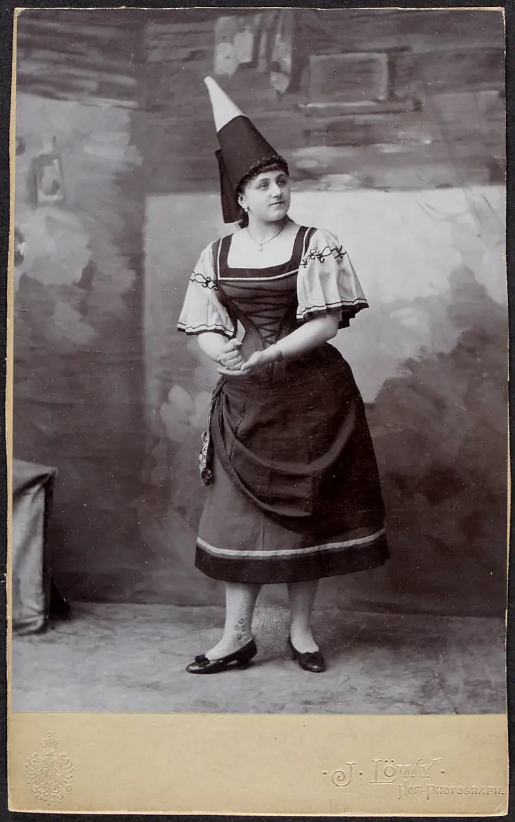 Karoline Skofitz, Verweis auf Stücktitel: Melusine