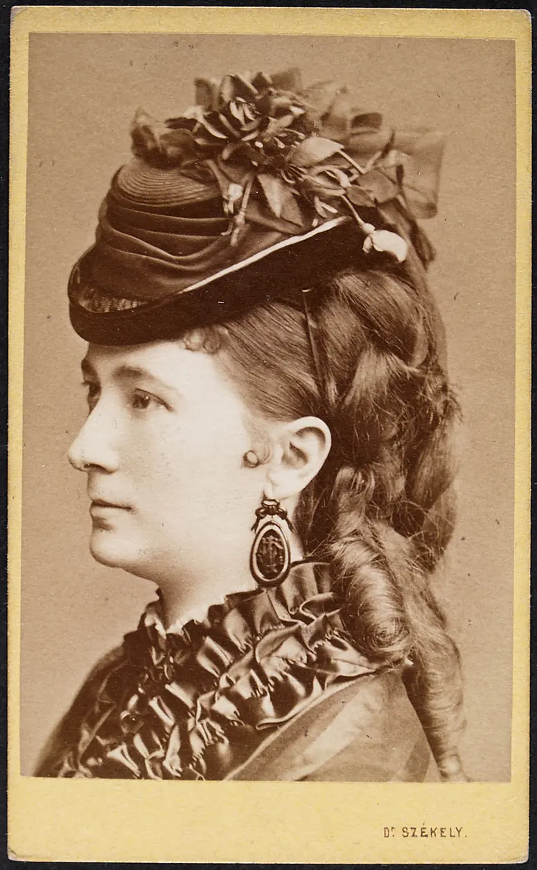 Charlotte Wolter