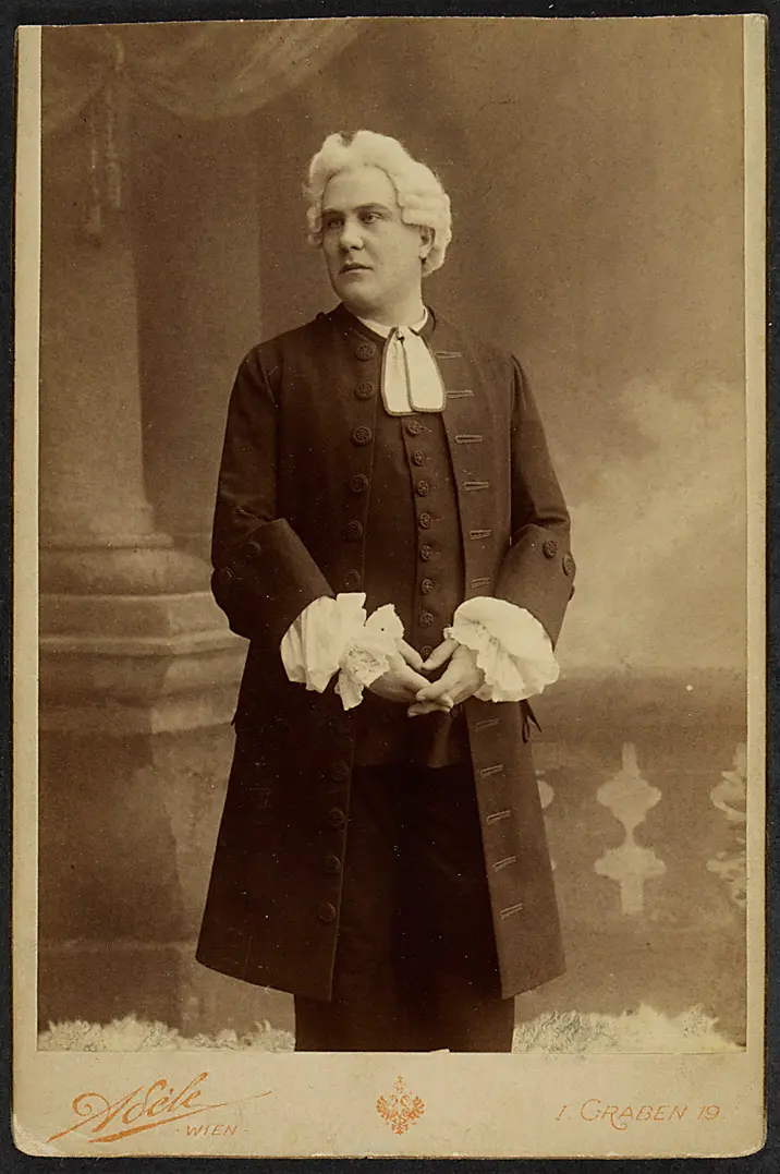 Franz Naval, Verweis auf Stücktitel: Manon