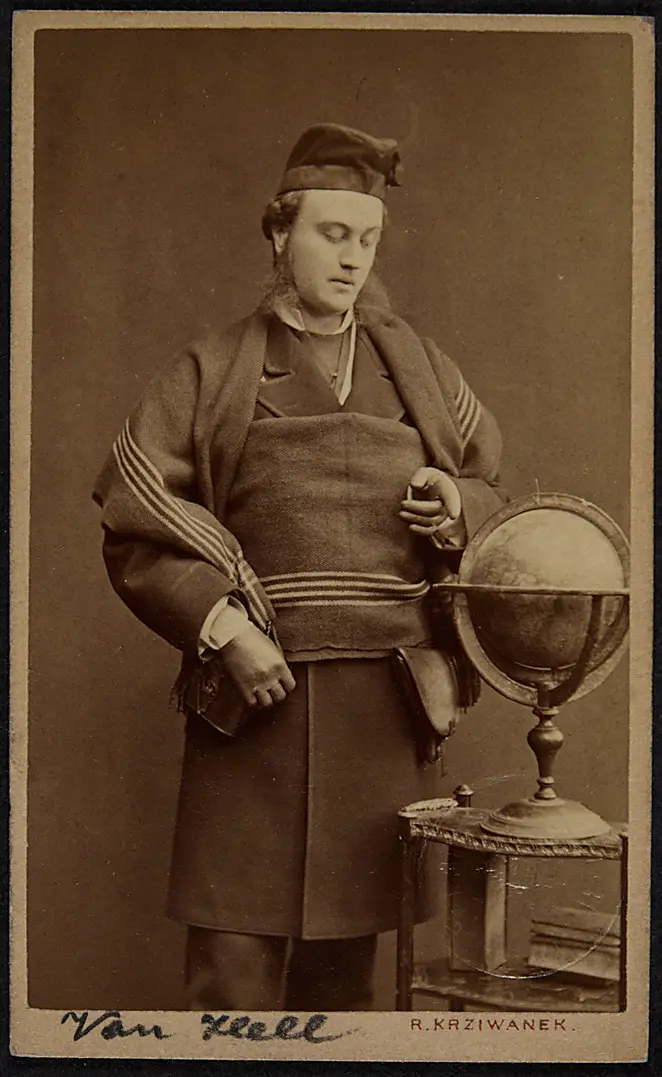 Karl Friedrich van Hell, Verweis auf Stücktitel: Reise um die Erde in 80 Tagen