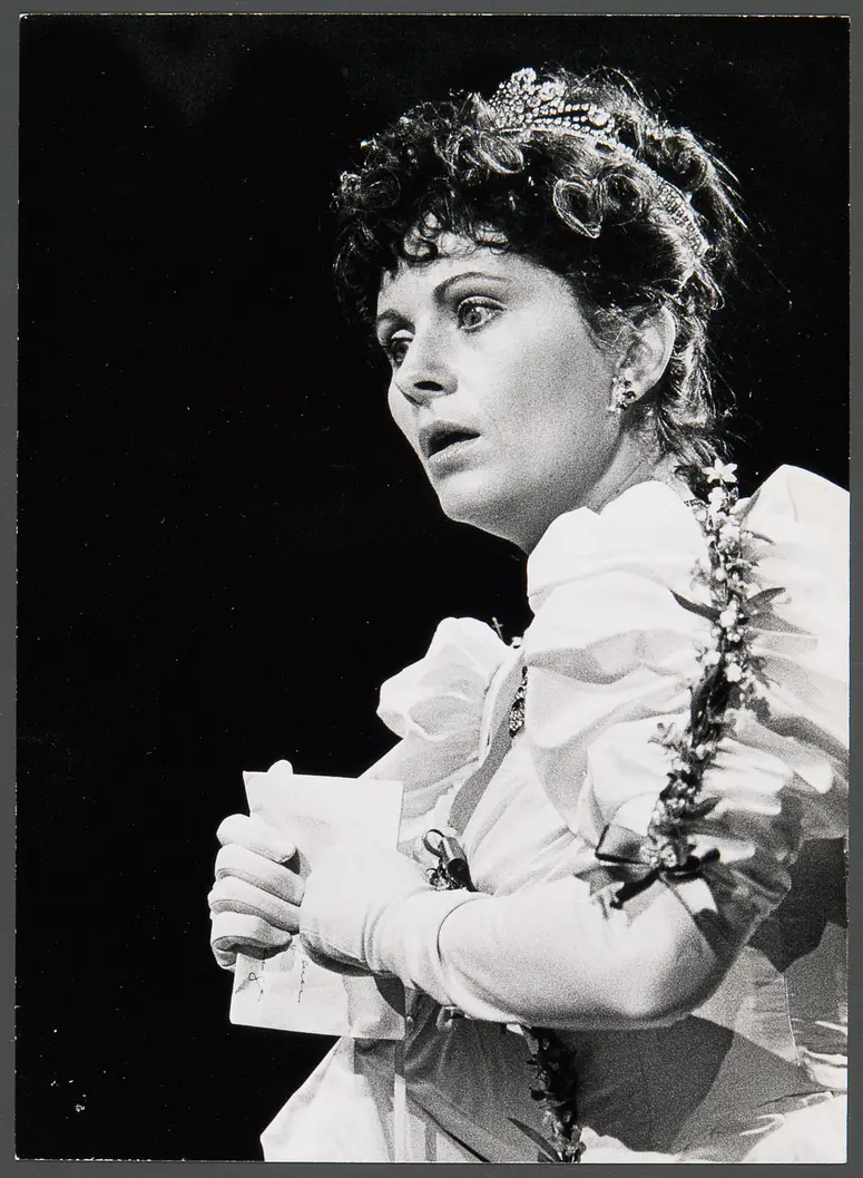 Marianne Nentwich, Verweis auf Stücktitel: Lady Windermeres Fächer