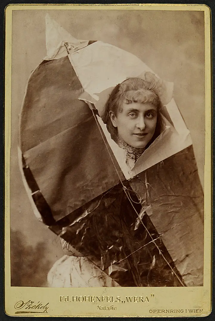 Stella Hohenfels, Verweis auf Stücktitel: Natalie