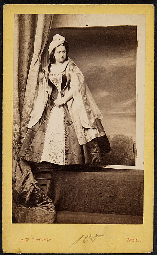 Louise Dustmann
