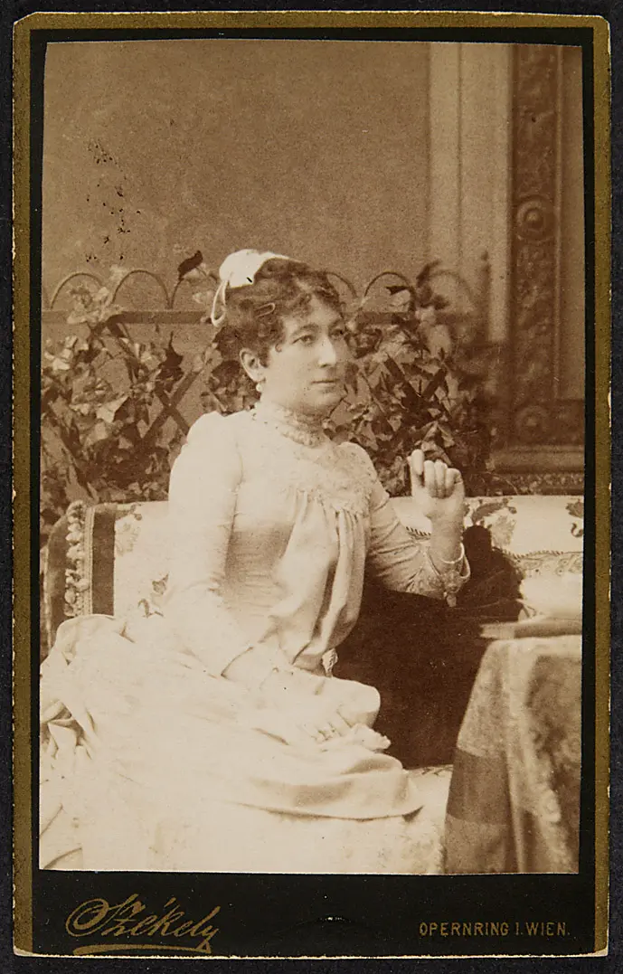 Charlotte Wolter