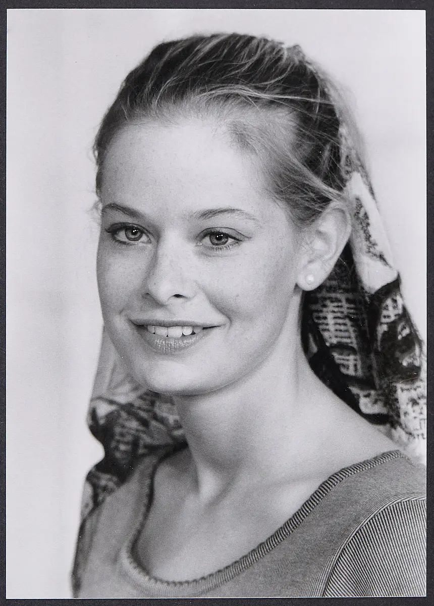 Tessa Höchtl, Verweis auf Stücktitel: Bleib doch zum Frühstück