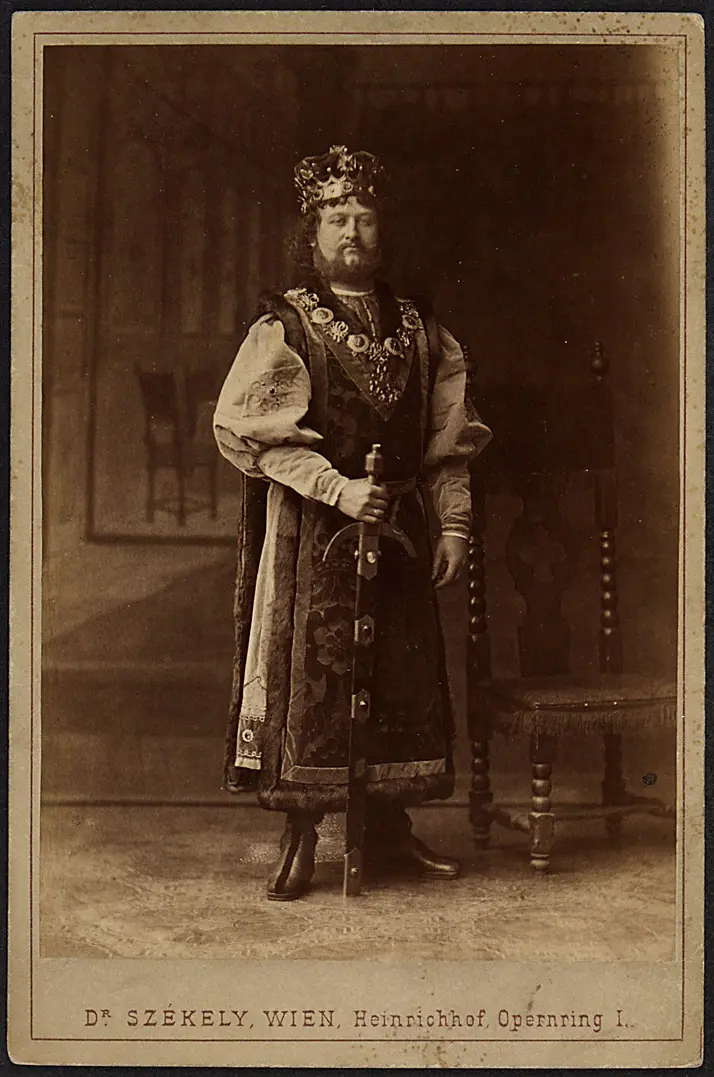 Ernst Hartmann, Verweis auf Stücktitel: König Heinrich V.