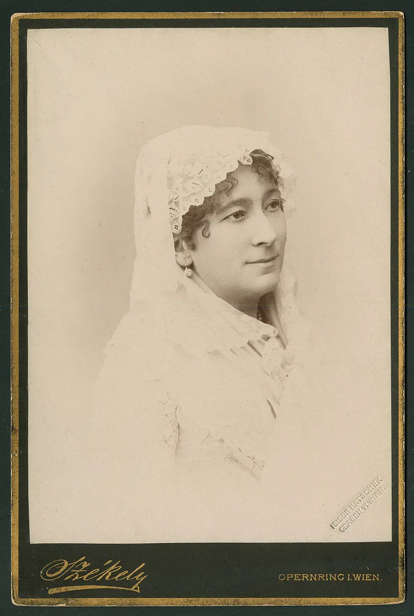 Charlotte Wolter, Verweis auf Stücktitel: Natalie