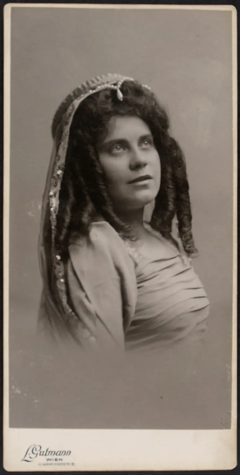 Annie Rosar